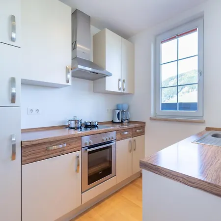 아파트 Ski-in Ski-out With Unique Views