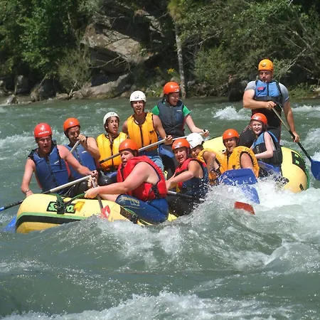 아파트 Ski-in Ski-out With Unique Views