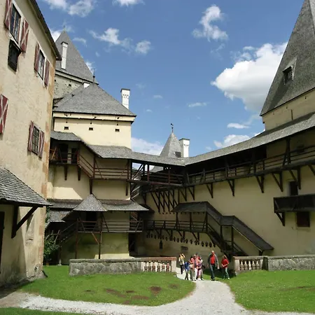 Ski-in Ski-out With Unique Views 셍트마가레텐임러네우