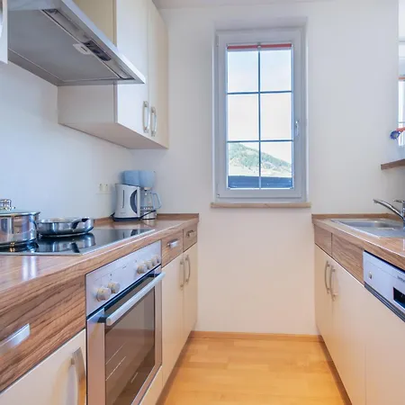 아파트 Ski-in Ski-out With Unique Views *