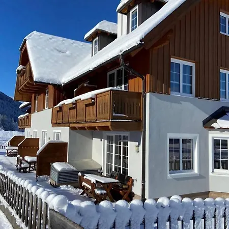 Ski-in Ski-out With Unique Views 아파트 *